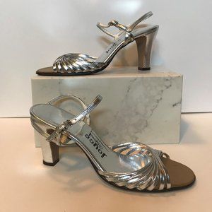 JOYCE CALIFORNIA SILVER VINTAGE SANDALS SIZE 8